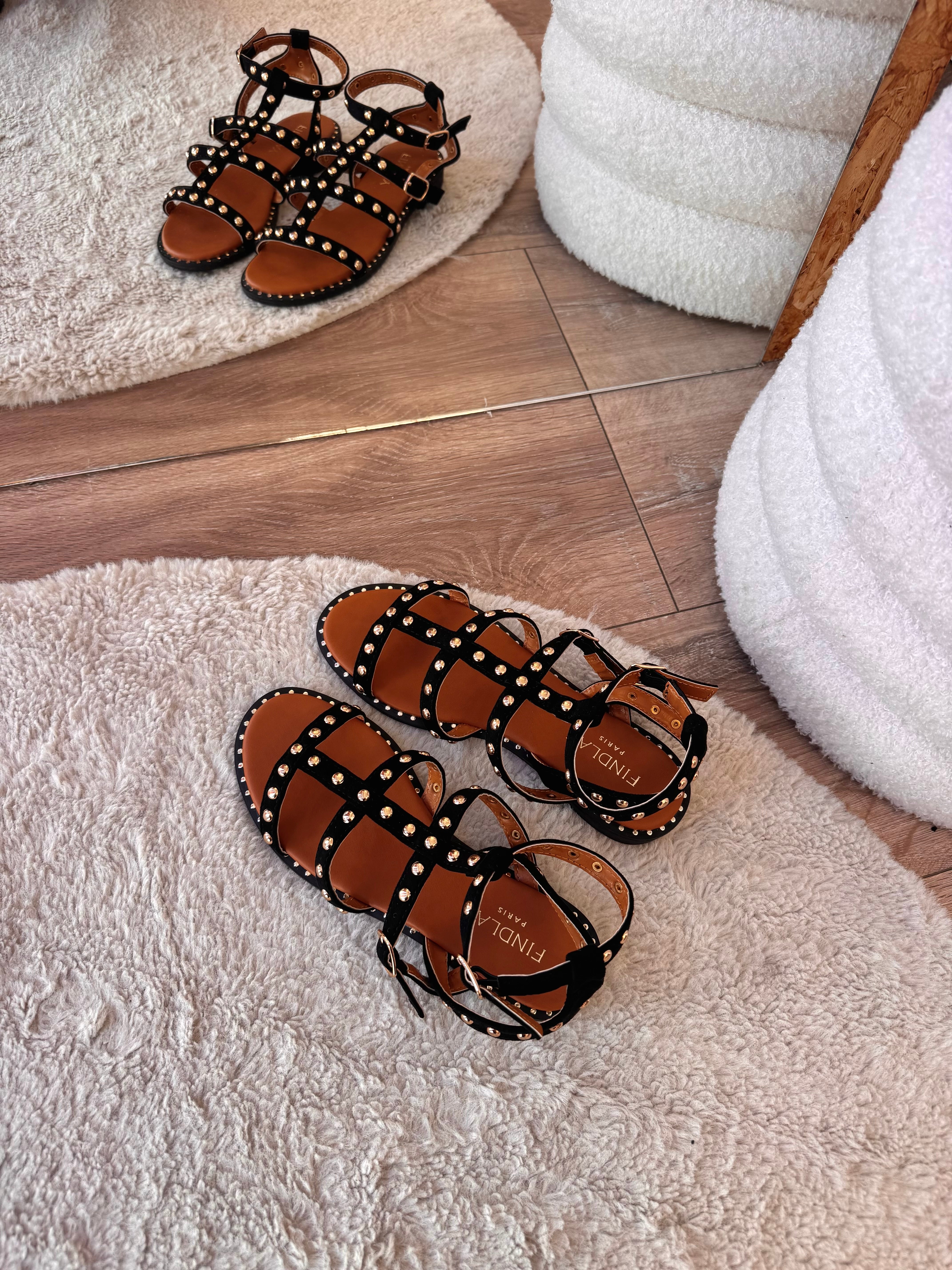 NU-PIEDS CLOUTÉS NOIRS