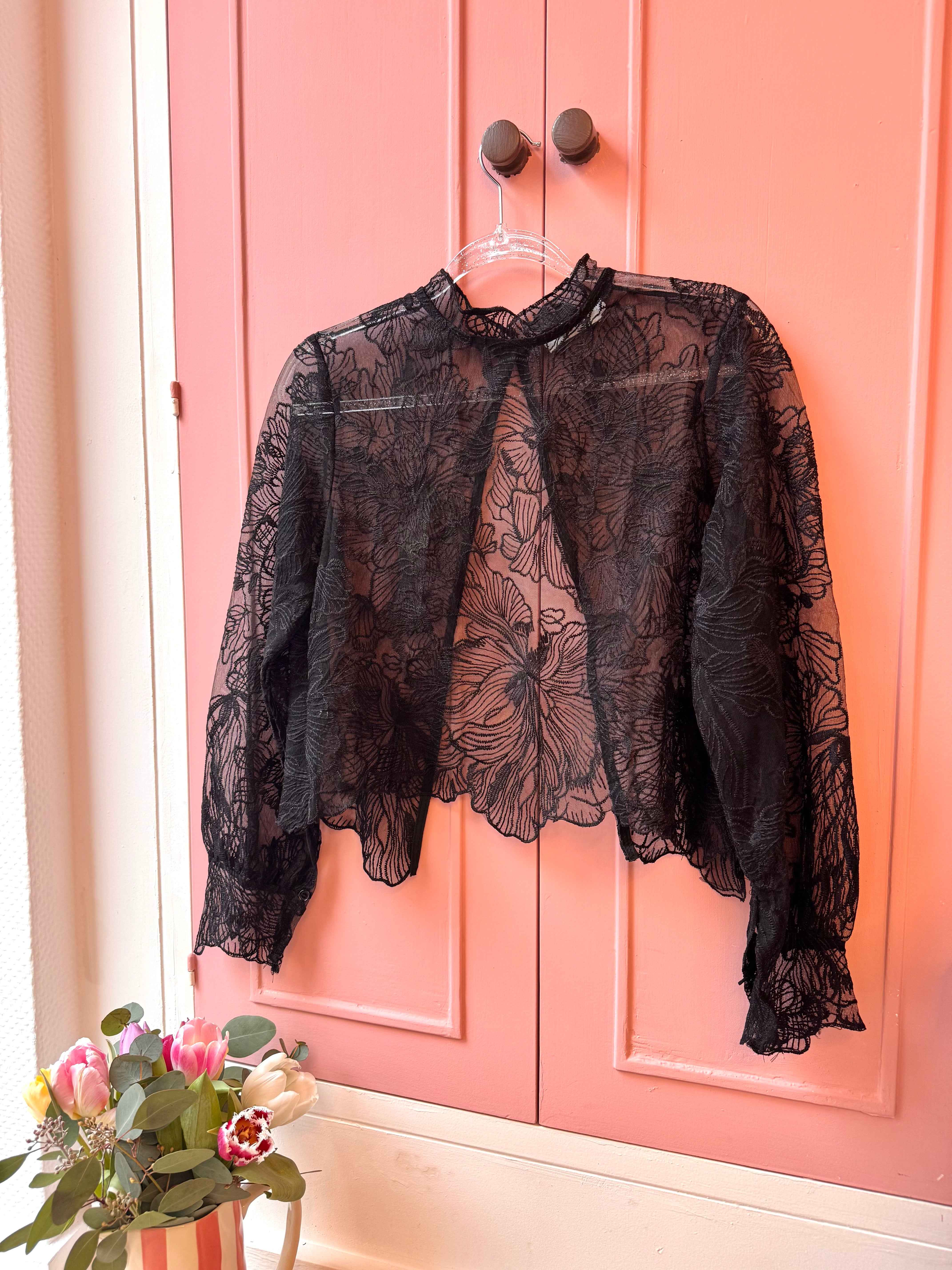 HAUT DENTELLE DOS NU NOIR