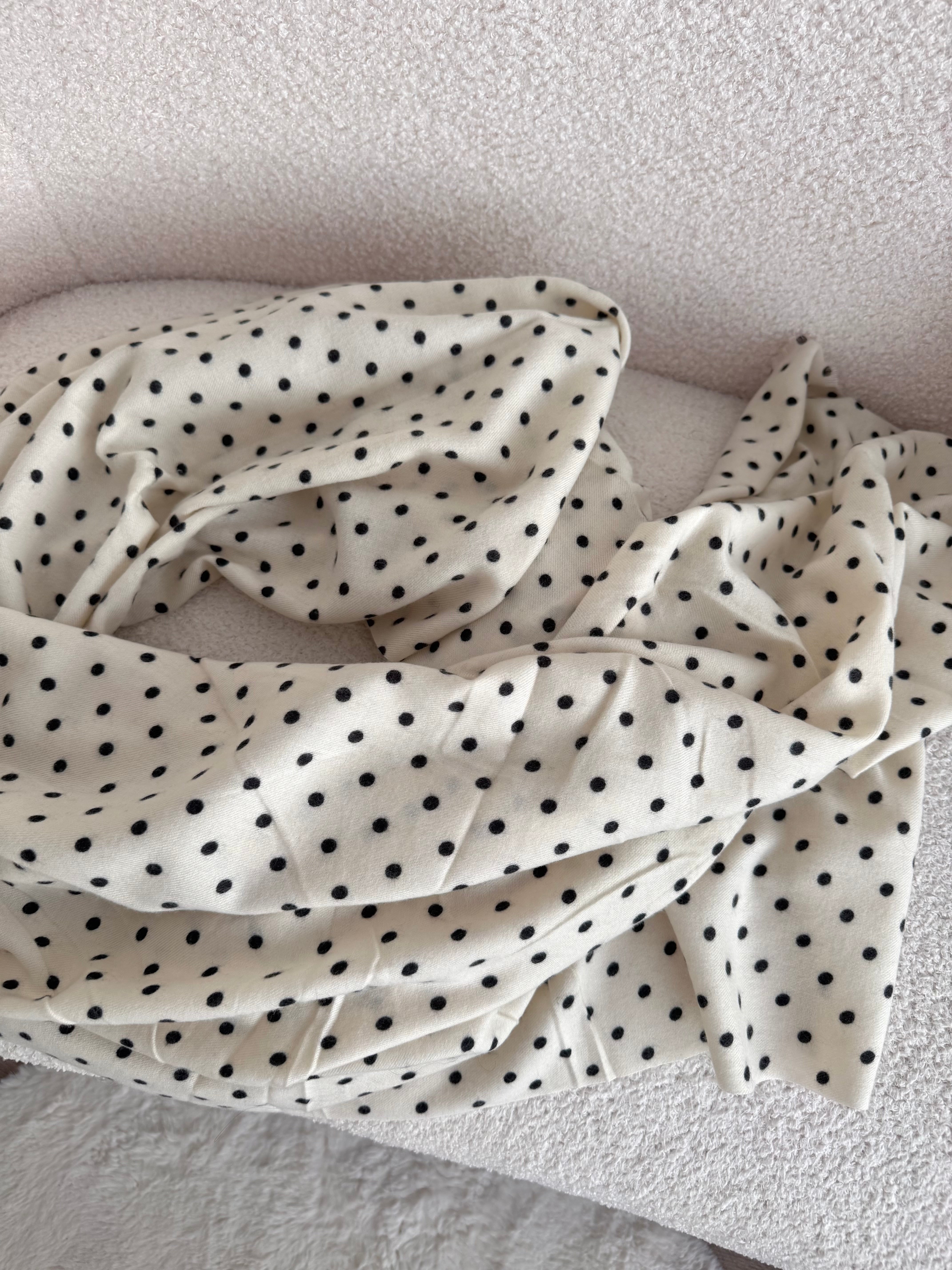 ÉCHARPE BLANCHE À POIS
