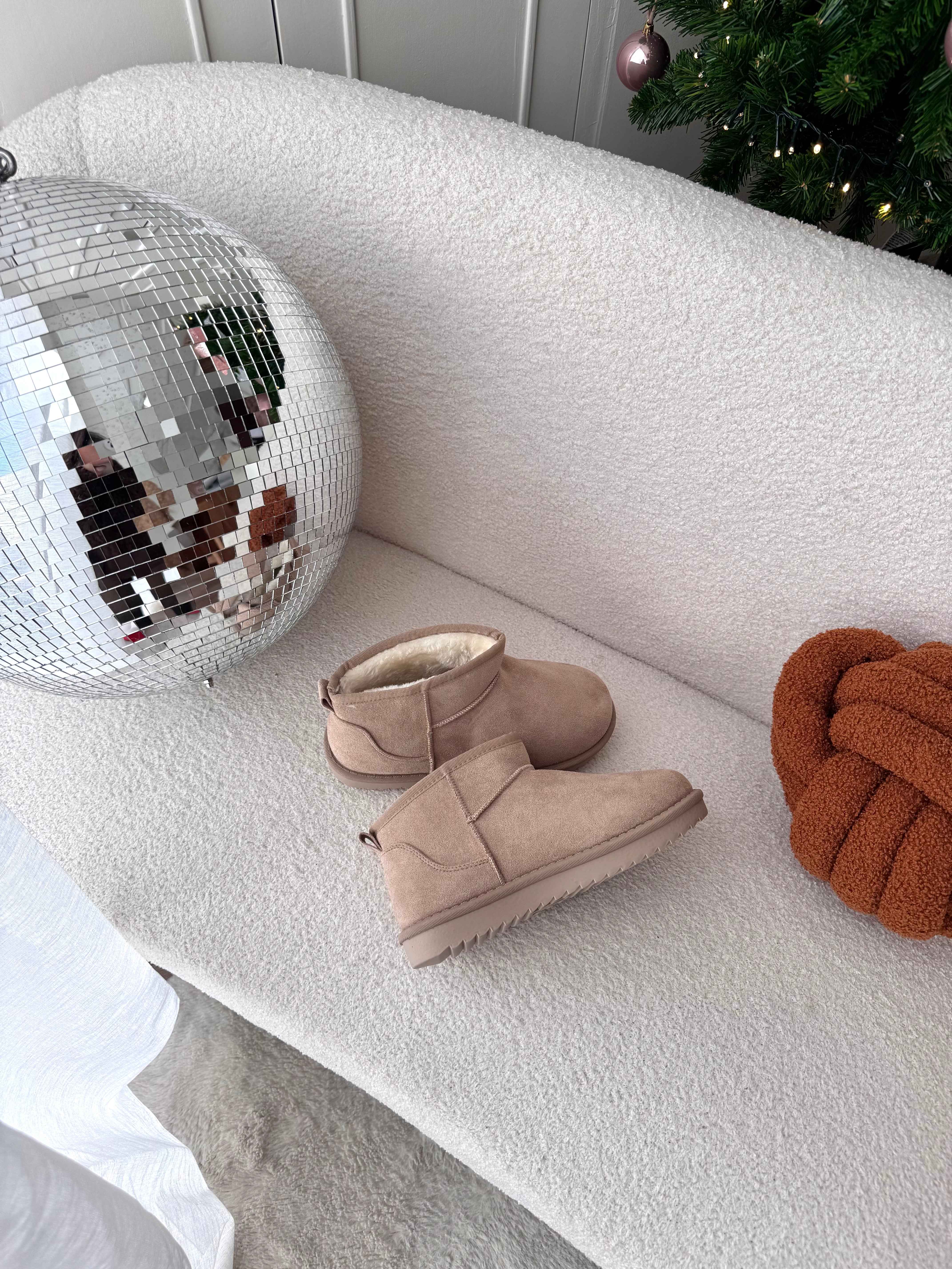 BOOTS TAUPE FOURRÉES