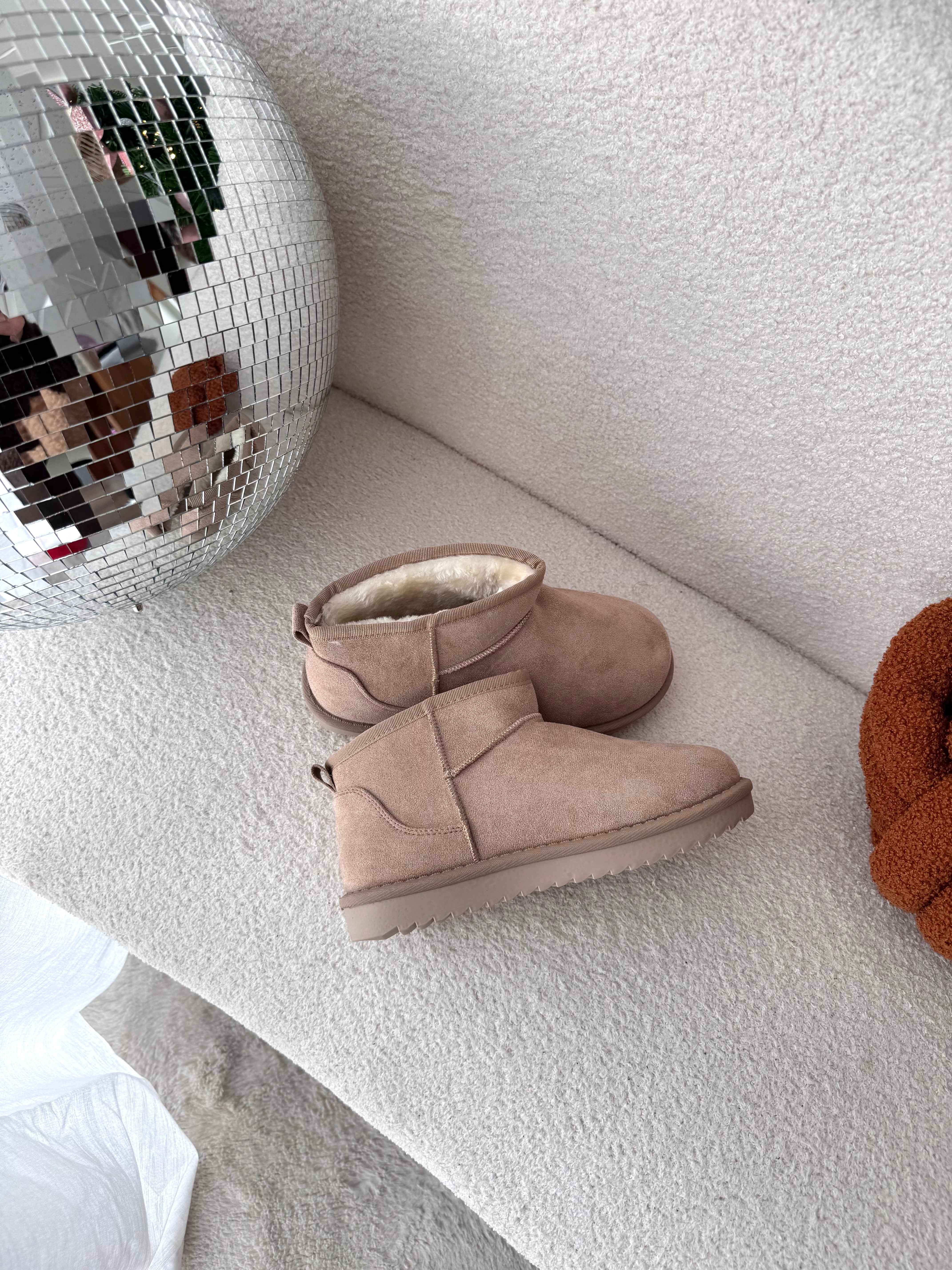 BOOTS TAUPE FOURRÉES