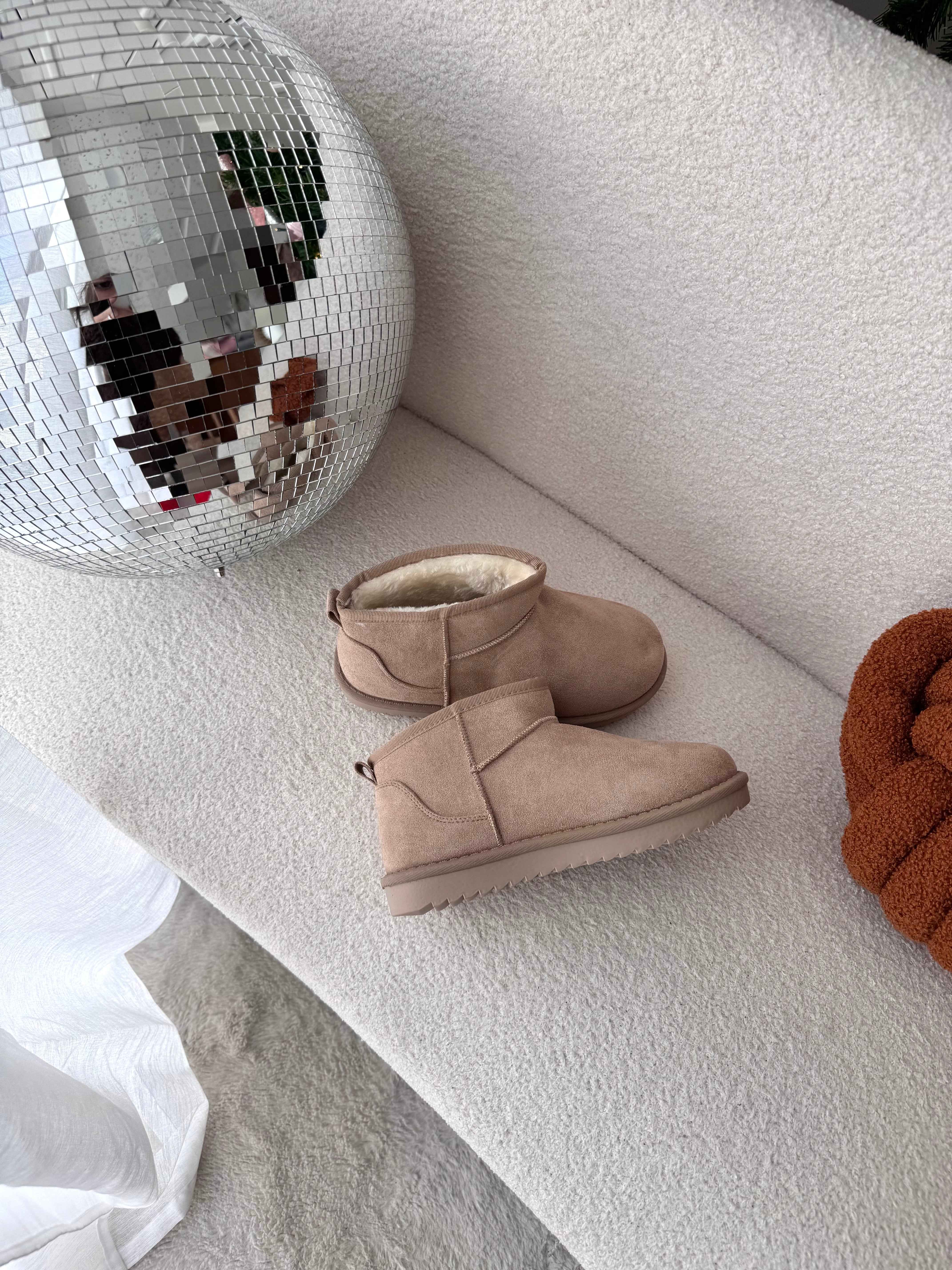 BOOTS TAUPE FOURRÉES