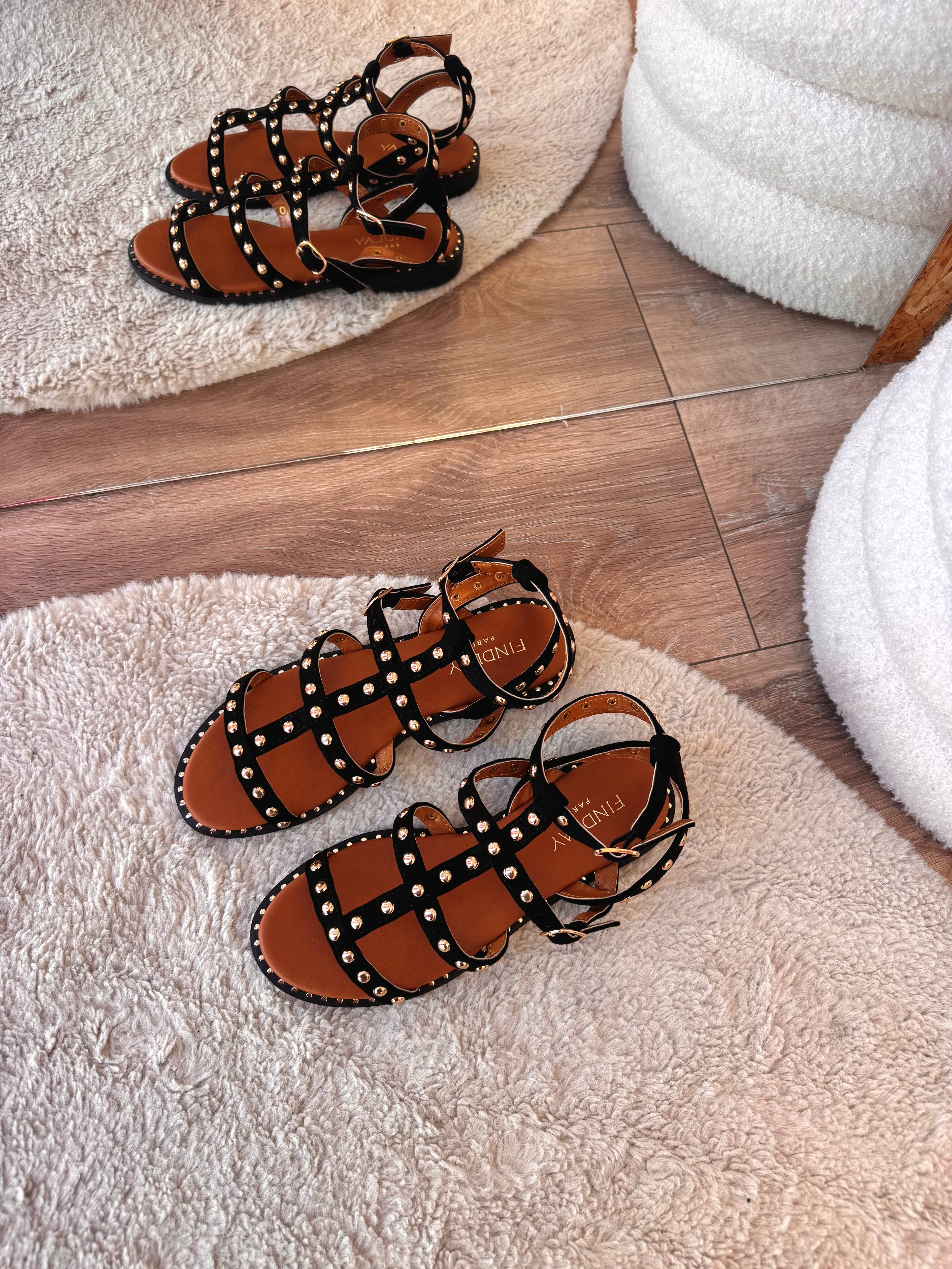 NU-PIEDS CLOUTÉS NOIRS