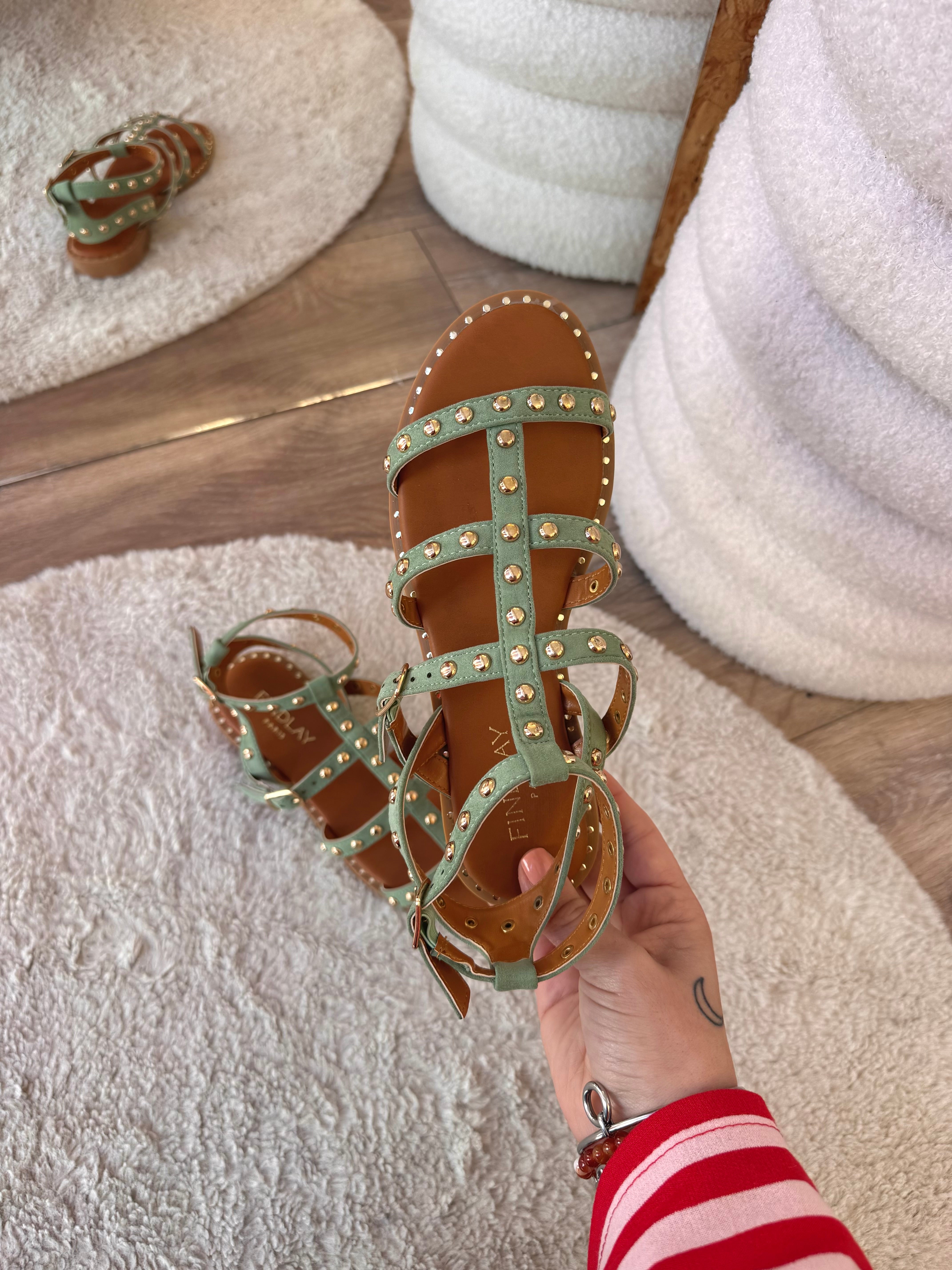 NU-PIEDS CLOUTÉS VERT D’EAU