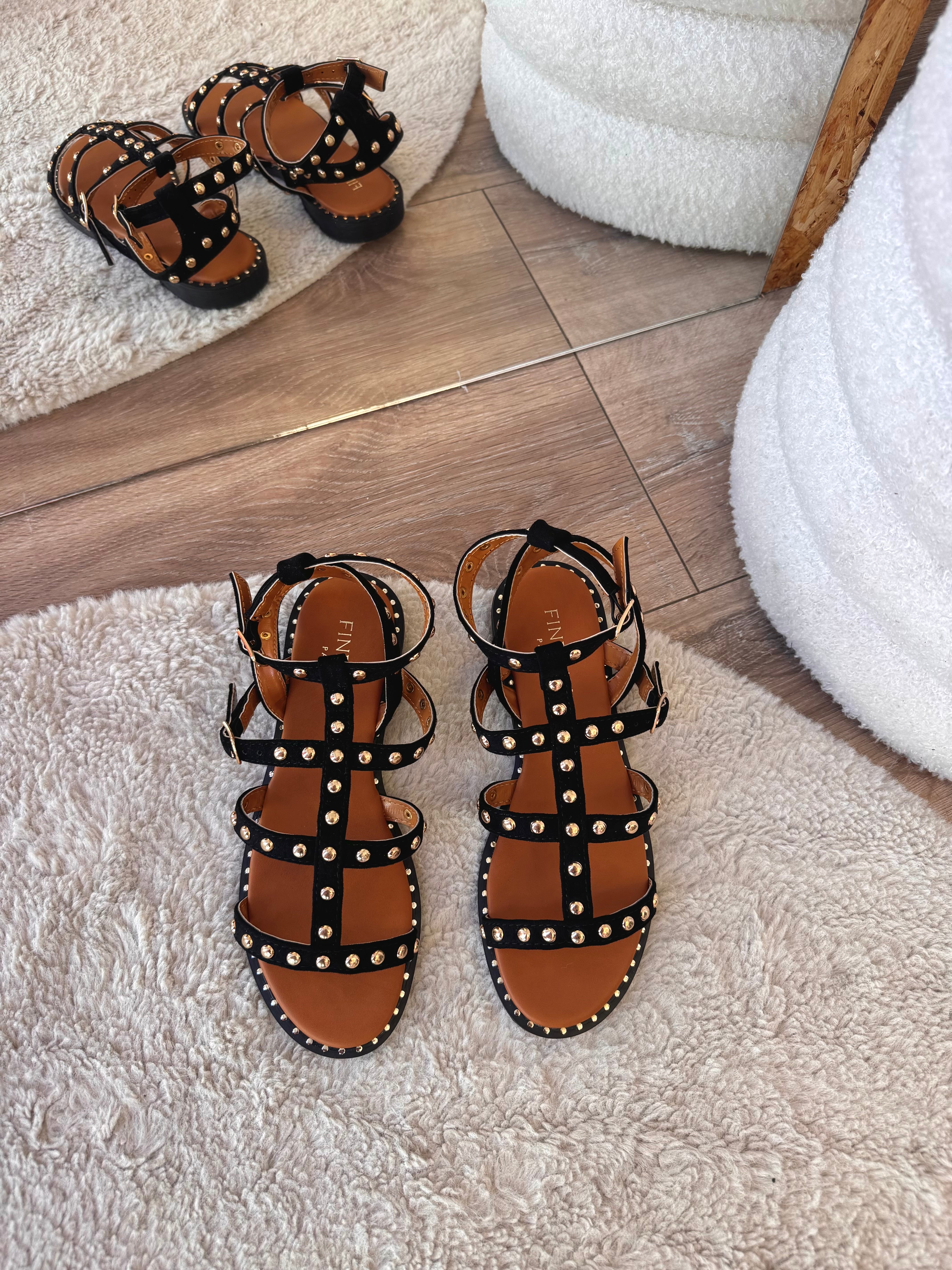 NU-PIEDS CLOUTÉS NOIRS