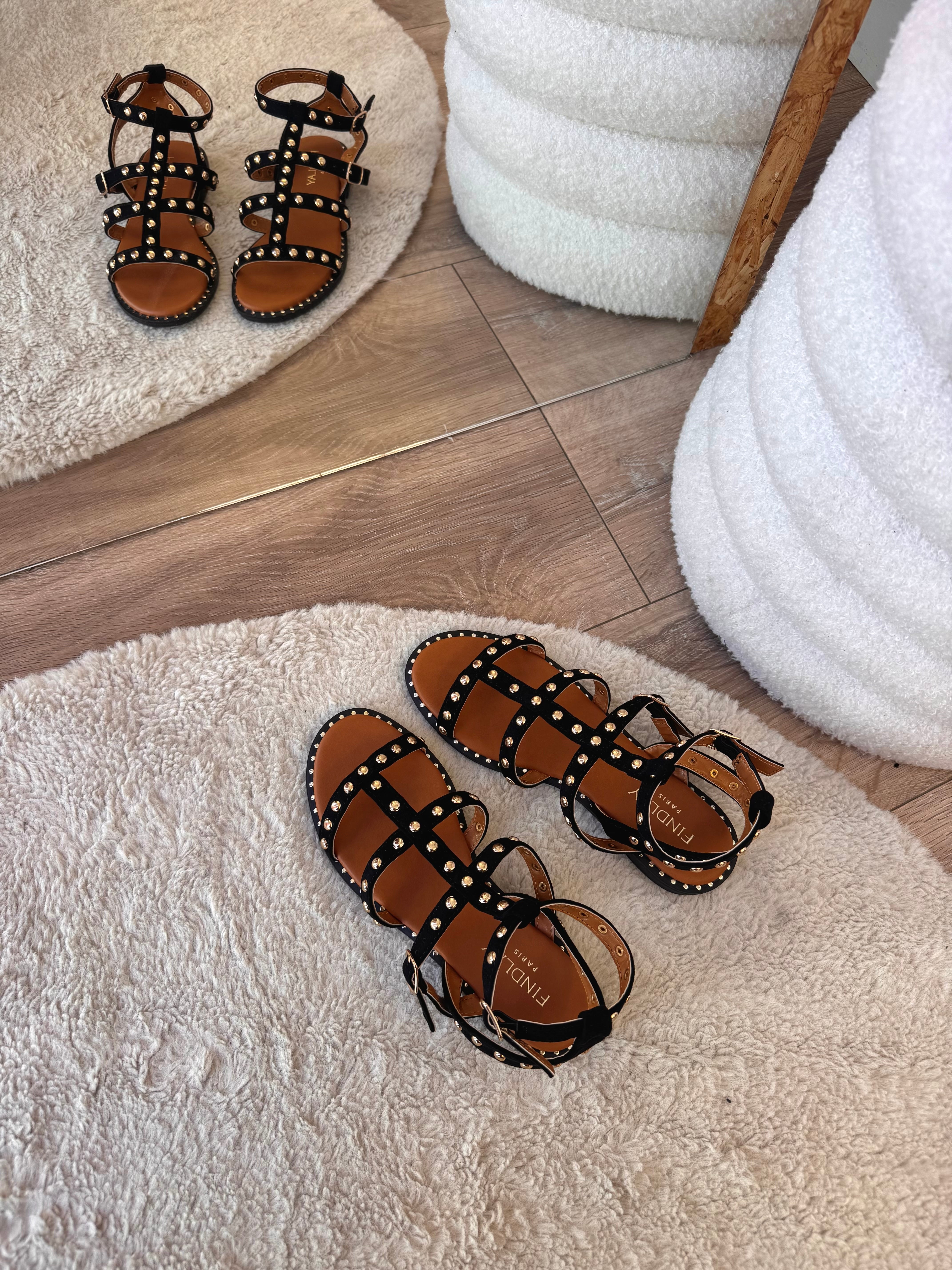 NU-PIEDS CLOUTÉS NOIRS