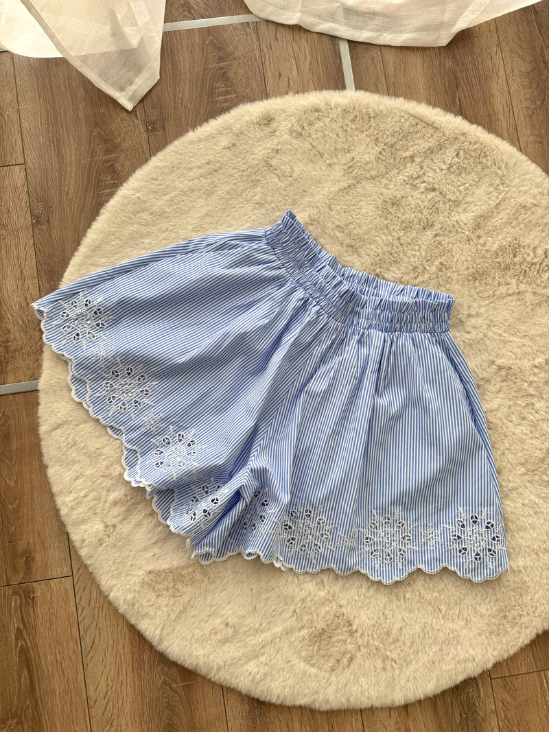 SHORT DENTELLE