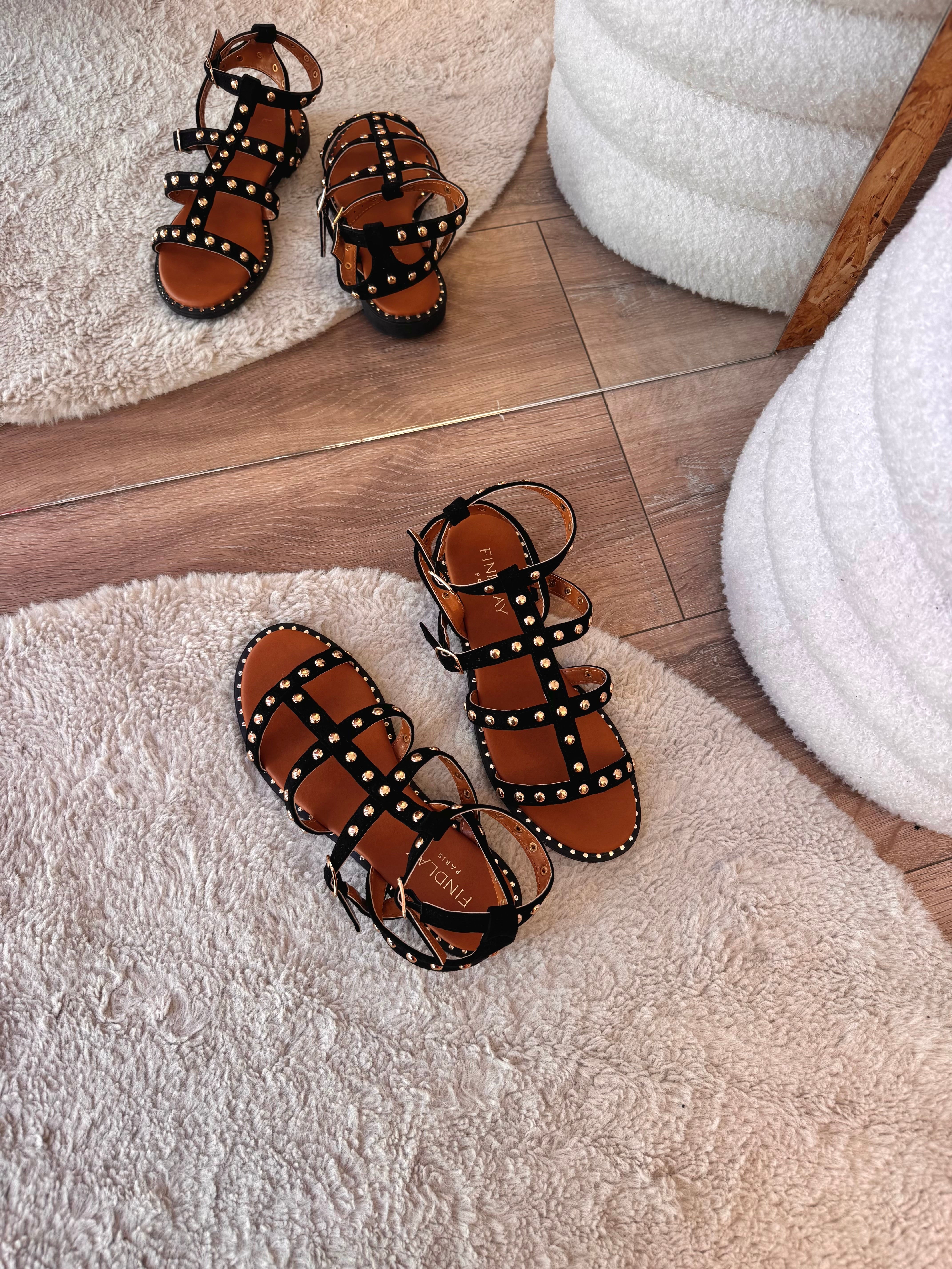 NU-PIEDS CLOUTÉS NOIRS