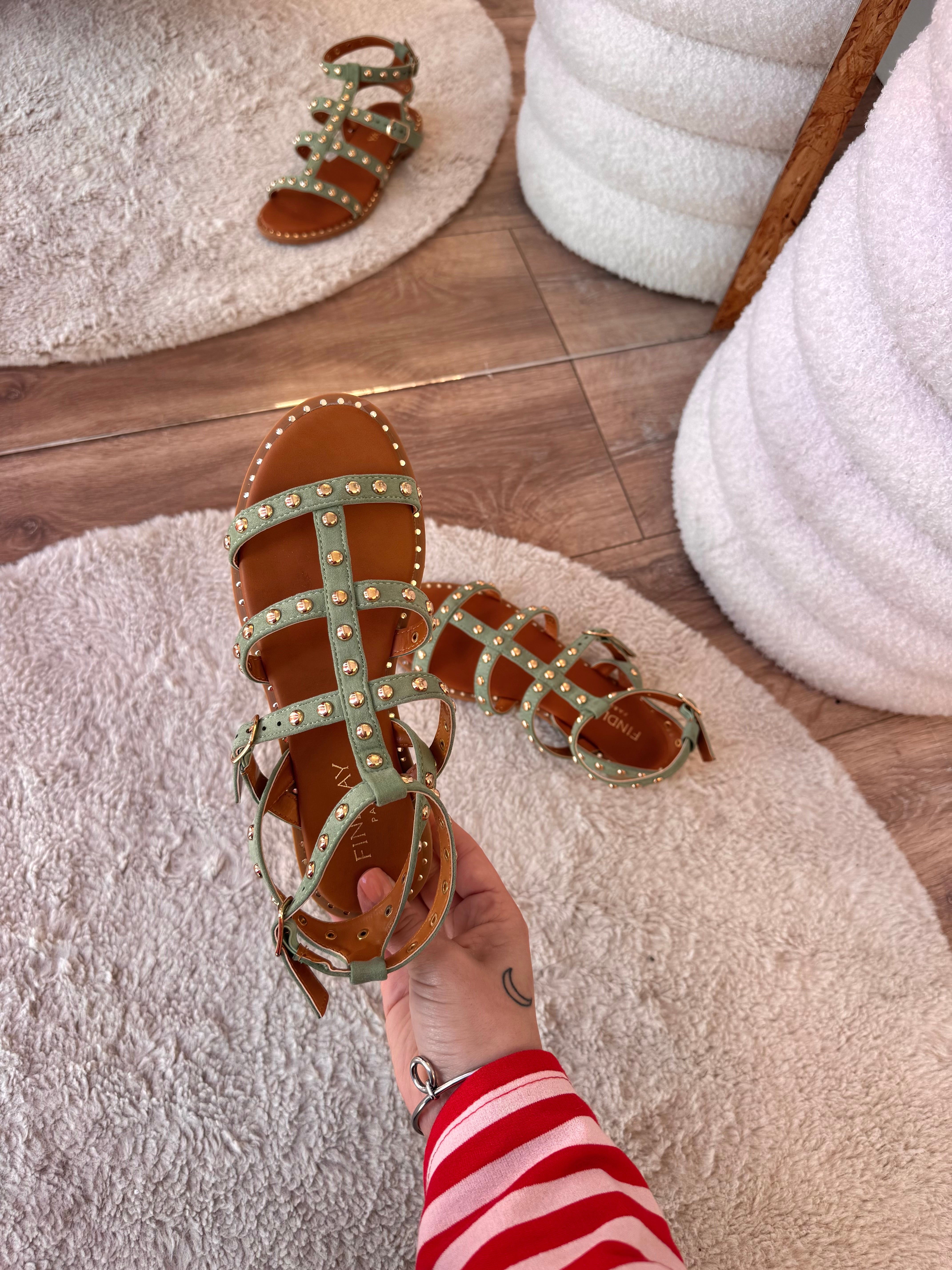 NU-PIEDS CLOUTÉS VERT D’EAU