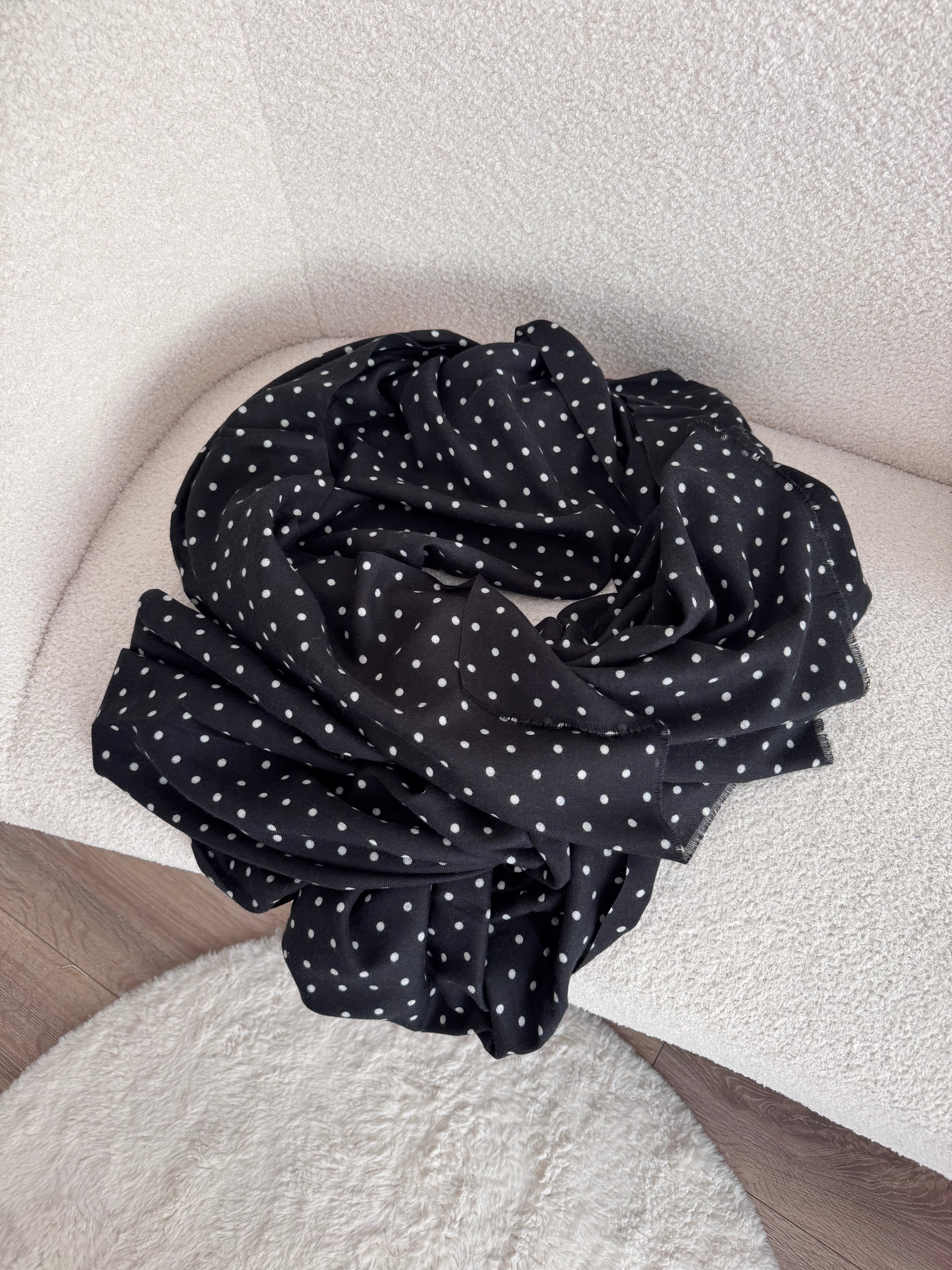 ÉCHARPE NOIRE À POIS